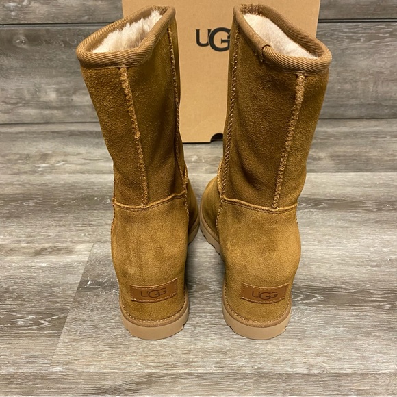 UGG | Classic Femme Short Boots In Chestnut NEW In Box - Picture 7 of 16